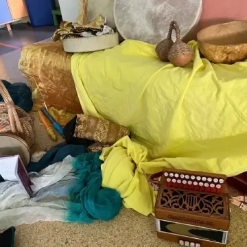 accessoires disposés sur scène