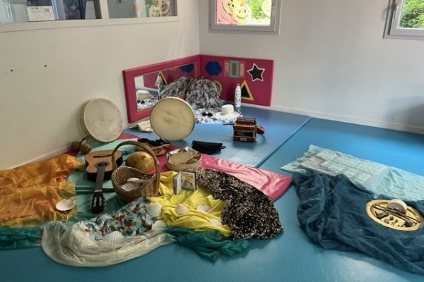 les accessoires nécessaires au spectacle s'émerveille